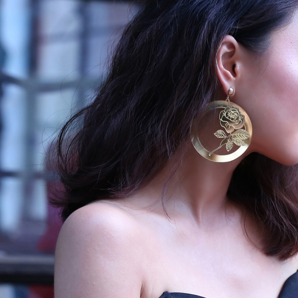 Unique Design//Roses Hoop Drop Earrings Gold - Picture 2 of 6